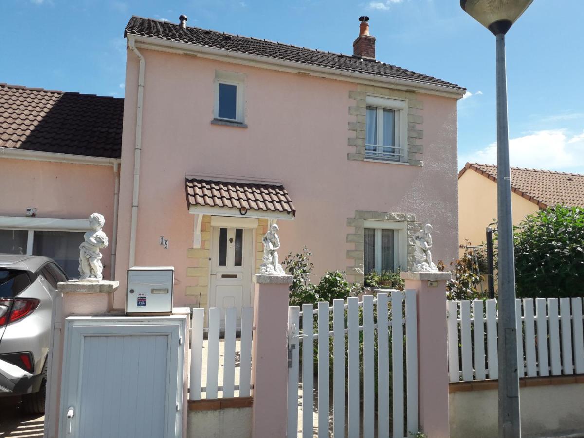 La Maison Rose 2 Chambres Avec Lit Pour 2 Personnes Et 2 Salles De Bains Nevers Zewnętrze zdjęcie