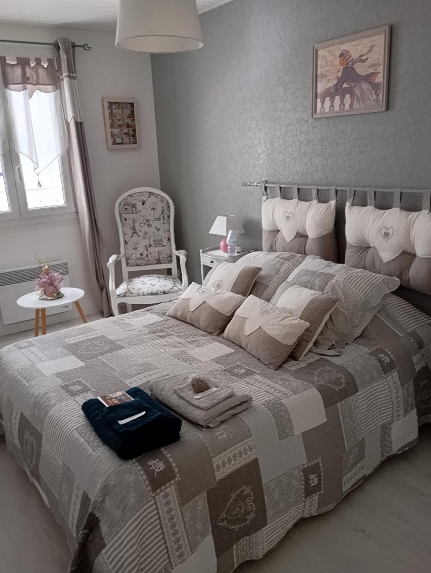 La Maison Rose 2 Chambres Avec Lit Pour 2 Personnes Et 2 Salles De Bains Nevers Zewnętrze zdjęcie